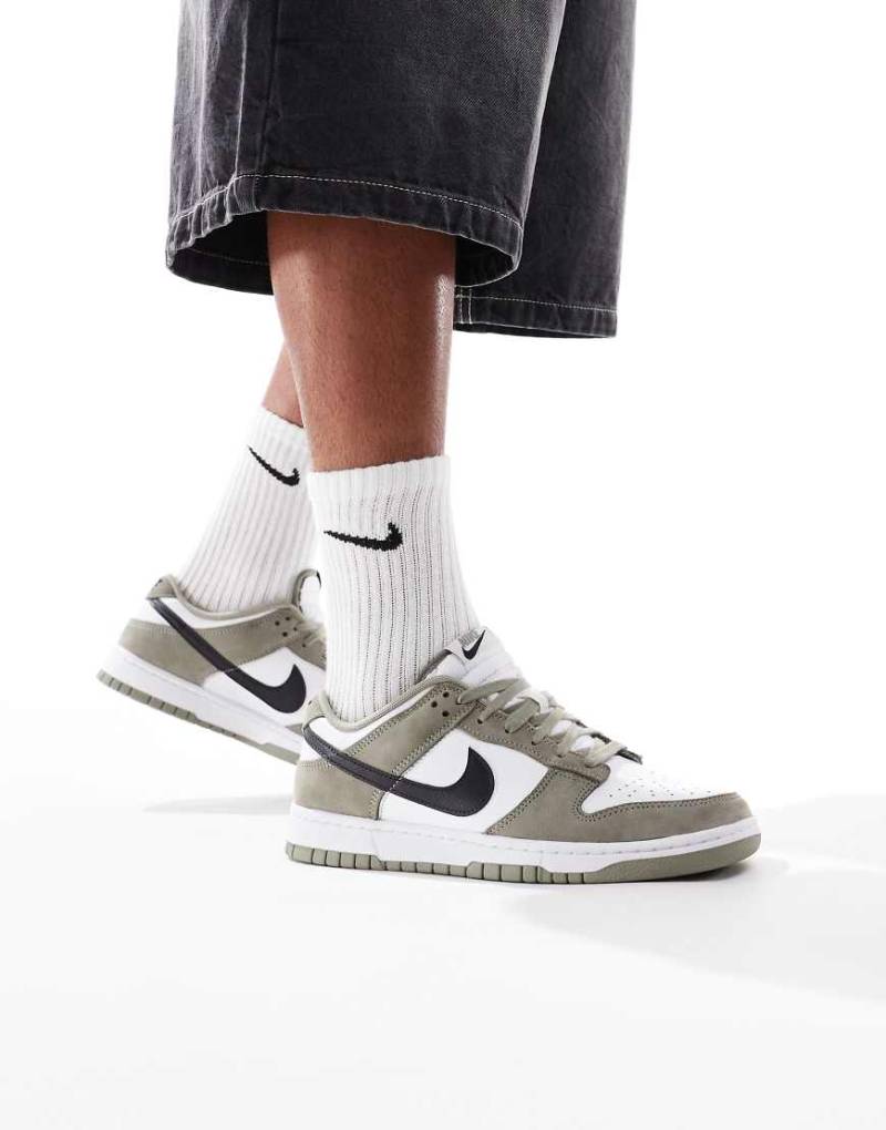 Nike - Dunk Low Retro - Unisex-Sneaker in Grün-Grau von Nike