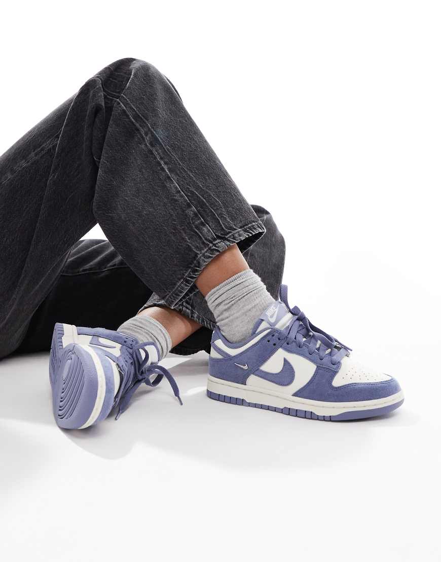 Nike - Dunk Low - Sneaker in Weiß und Blau Nike - Dunk Low - Sneaker in Weiß und Blau von Nike