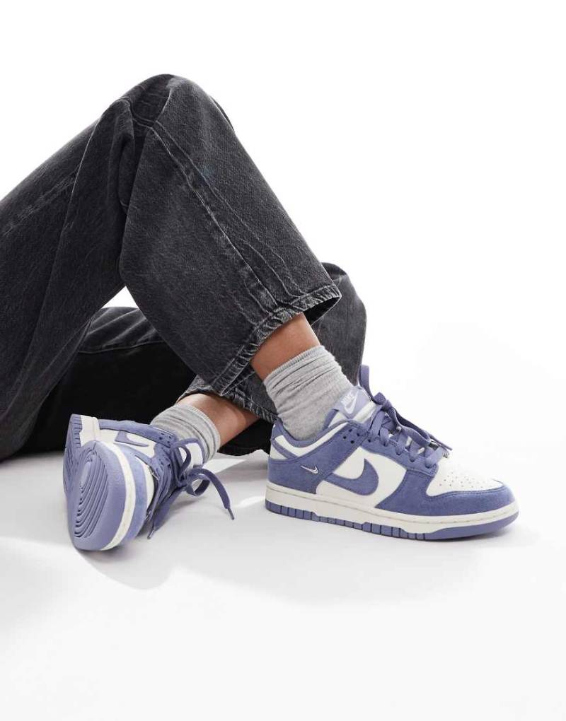 Nike - Dunk Low - Sneaker in Weiß und Blau Nike - Dunk Low - Sneaker in Weiß und Blau von Nike
