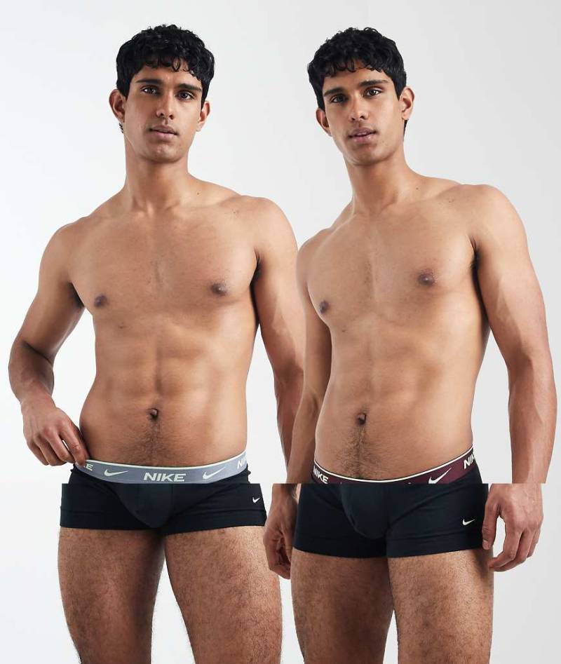 Nike - Everyday - 2er-Pack Trunk-Unterhosen aus Baumwoll-Stretch in Schwarz mit farbigem Bund in Grau / Burgunderrot von Nike