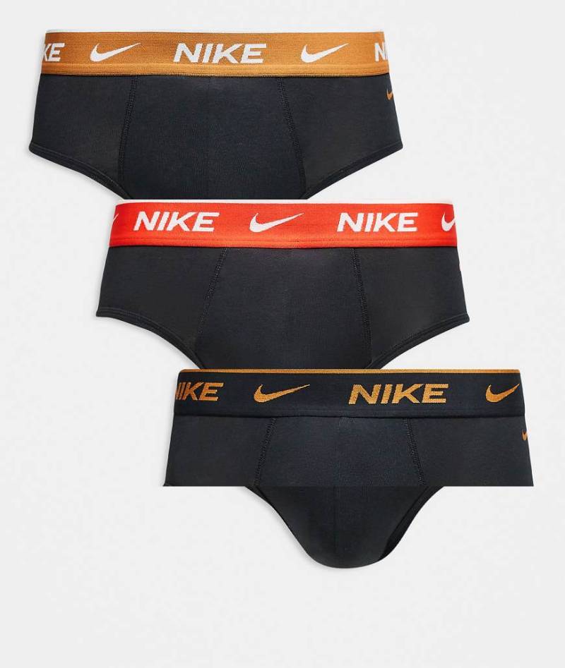 Nike - Everyday - 3er-Pack Slips aus Stretch-Baumwolle in Schwarz mit farbigem Logo-Bund in Schwarz, Gold und Rot von Nike
