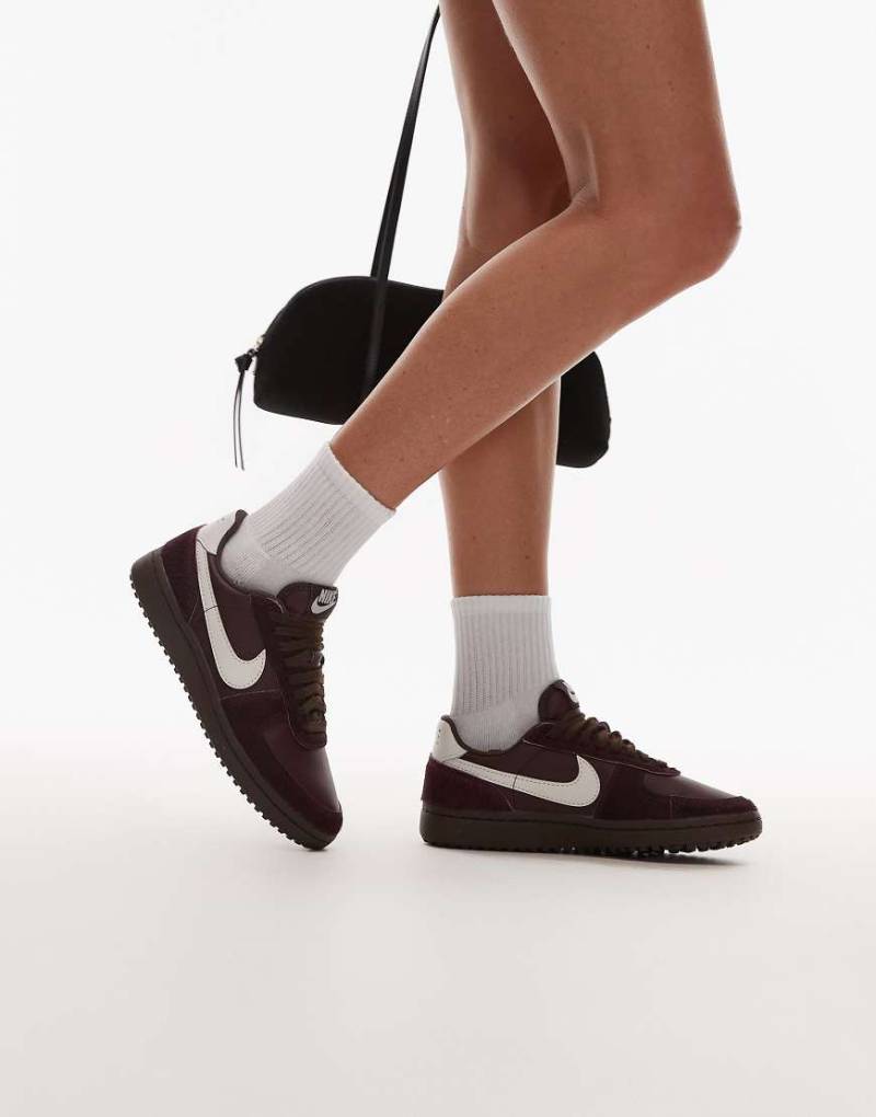 Nike - Field General - Sneaker in Burgunderrot von Nike