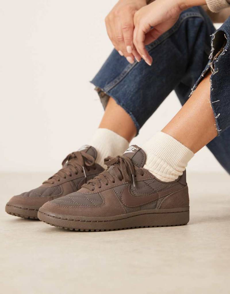 Nike - Field General - Gesteppte Sneaker in Braun-Grau von Nike