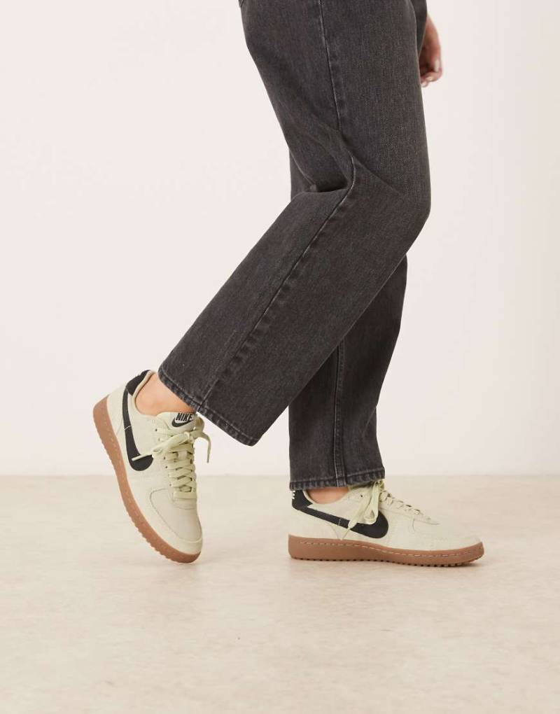 Nike - Field General - Sneaker in Grün und Schwarz von Nike