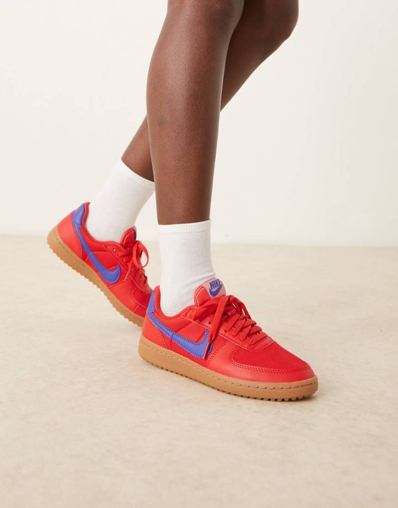 Nike - Field General - Sneaker in Rot und Blau von Nike