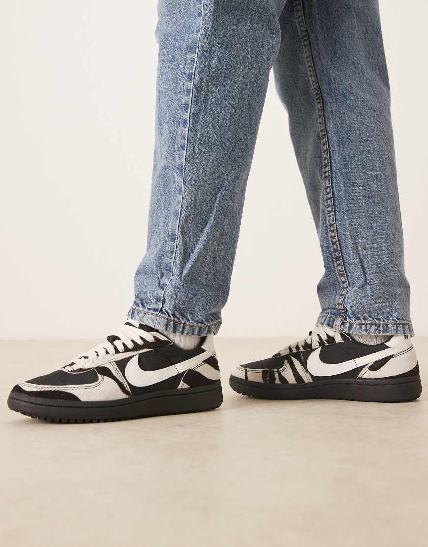 Nike - Field General - Sneaker in Schwarz und Weiß mit Ponyfelloptik von Nike