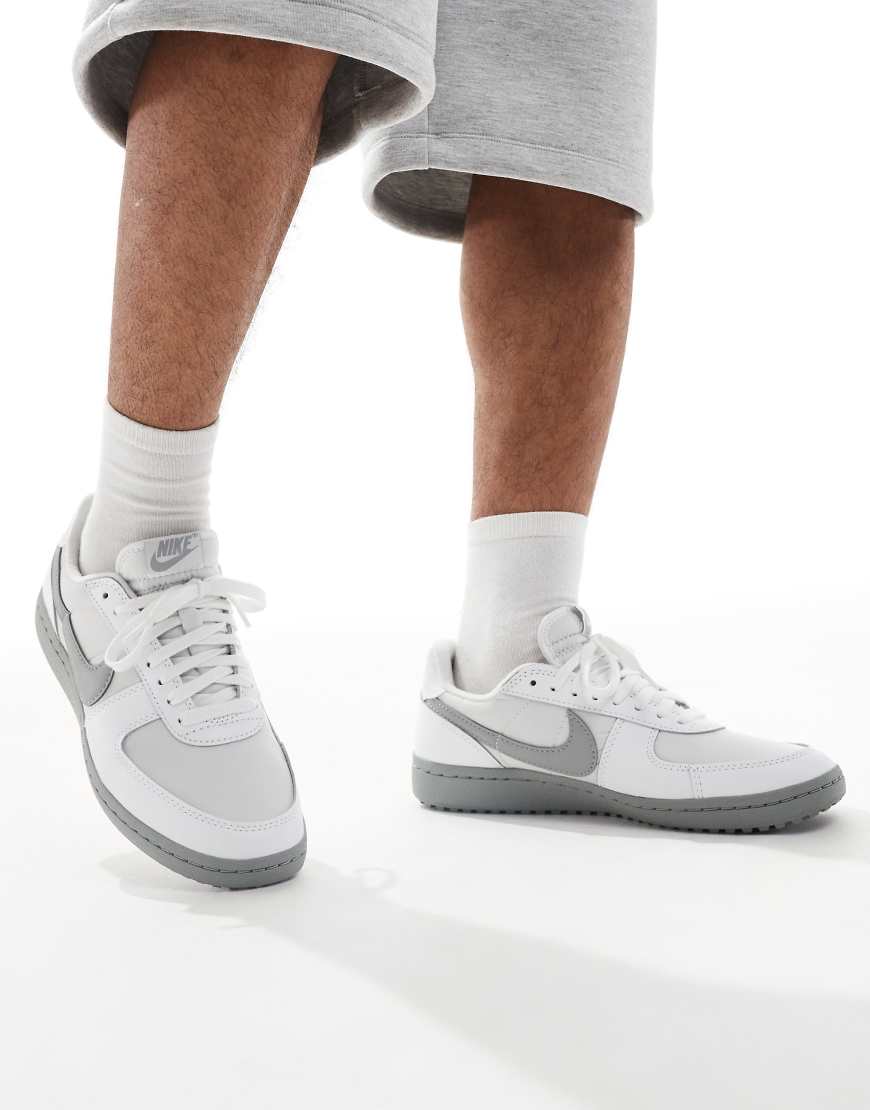 Nike - Field General - Sneaker in Weiß und Grau von Nike