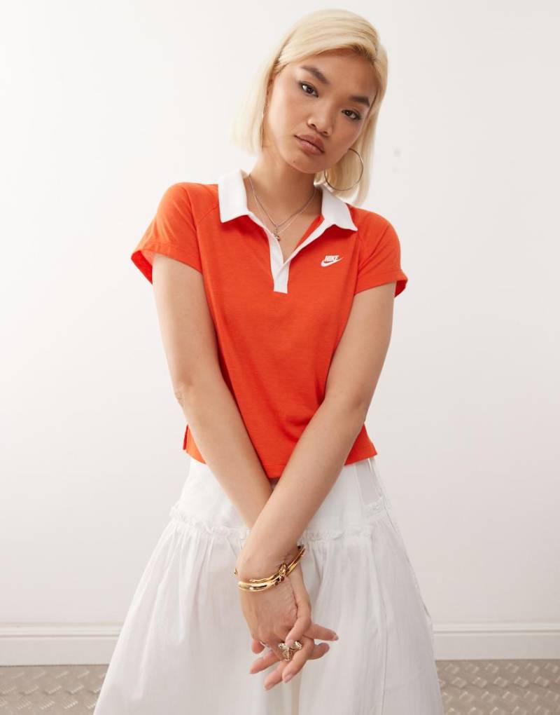 Nike - Fußball-Poloshirt in Rot und Weiß im Retro-Stil von Nike