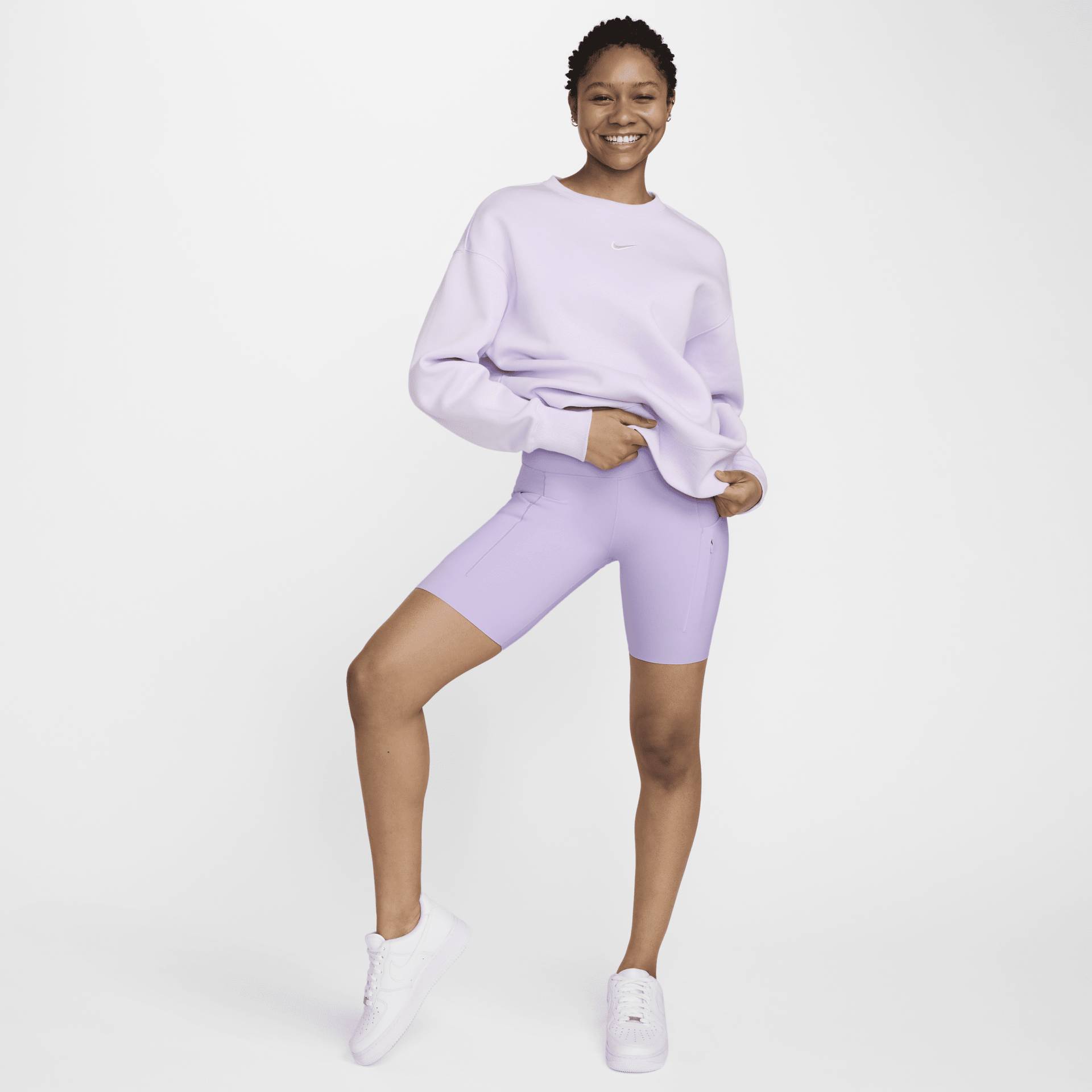 Nike Go Biker-Shorts mit starkem Halt, mittelhohem Bund und Taschen für Damen (ca. 20 cm) - Lila von Nike