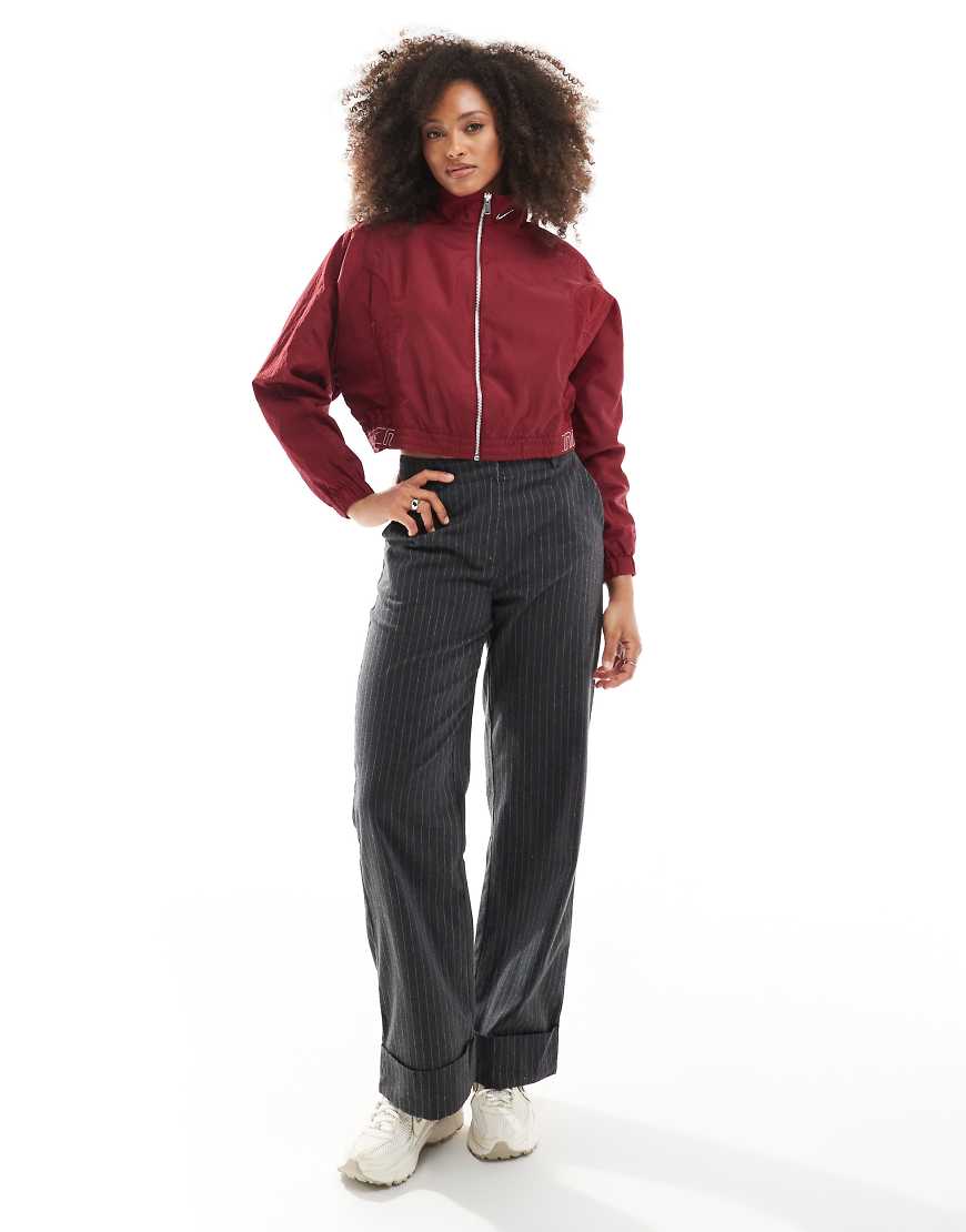 Nike - Gym Life Swoosh - Jacke aus Webstoff in Burgunderrot von Nike