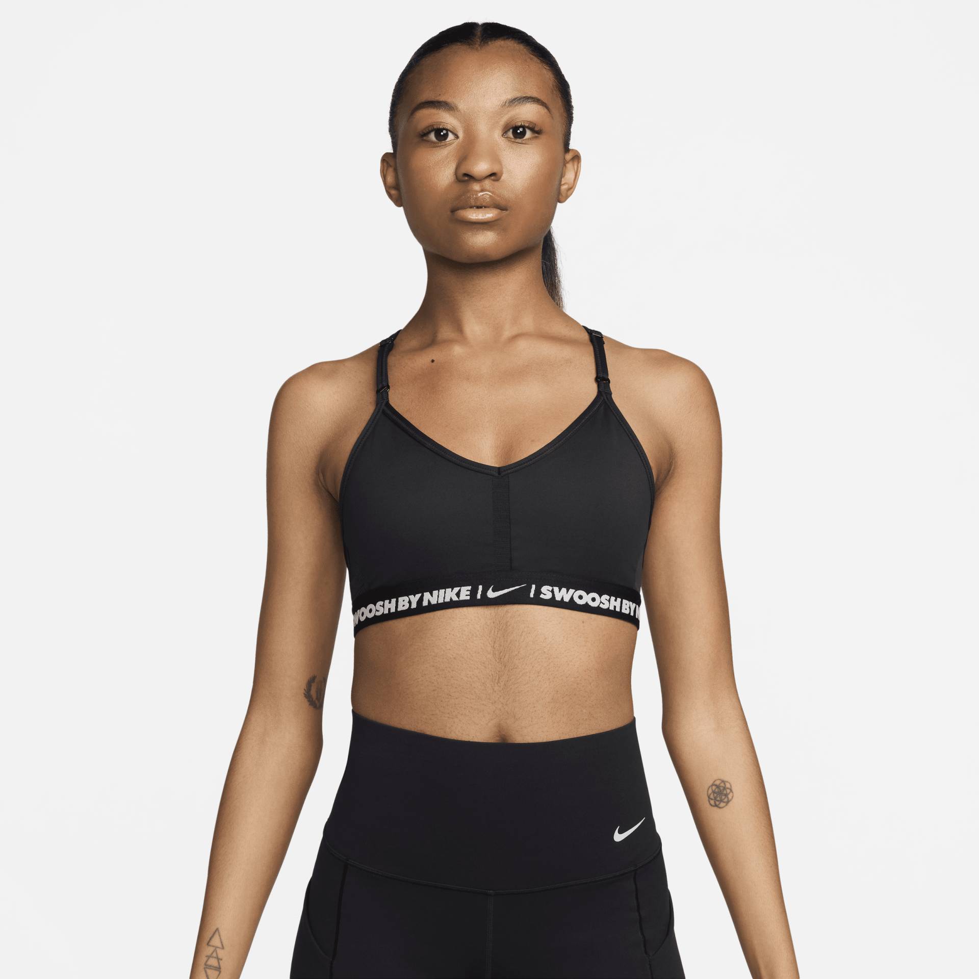 Nike Indy gepolsterter Sport-BH mit leichtem Halt und V-Ausschnitt für Damen - Schwarz von Nike