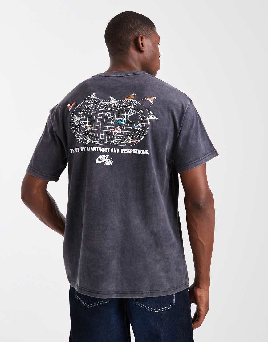 Nike - Kurzärmliges T-Shirt in verwaschenem Grau-Schwarz von Nike