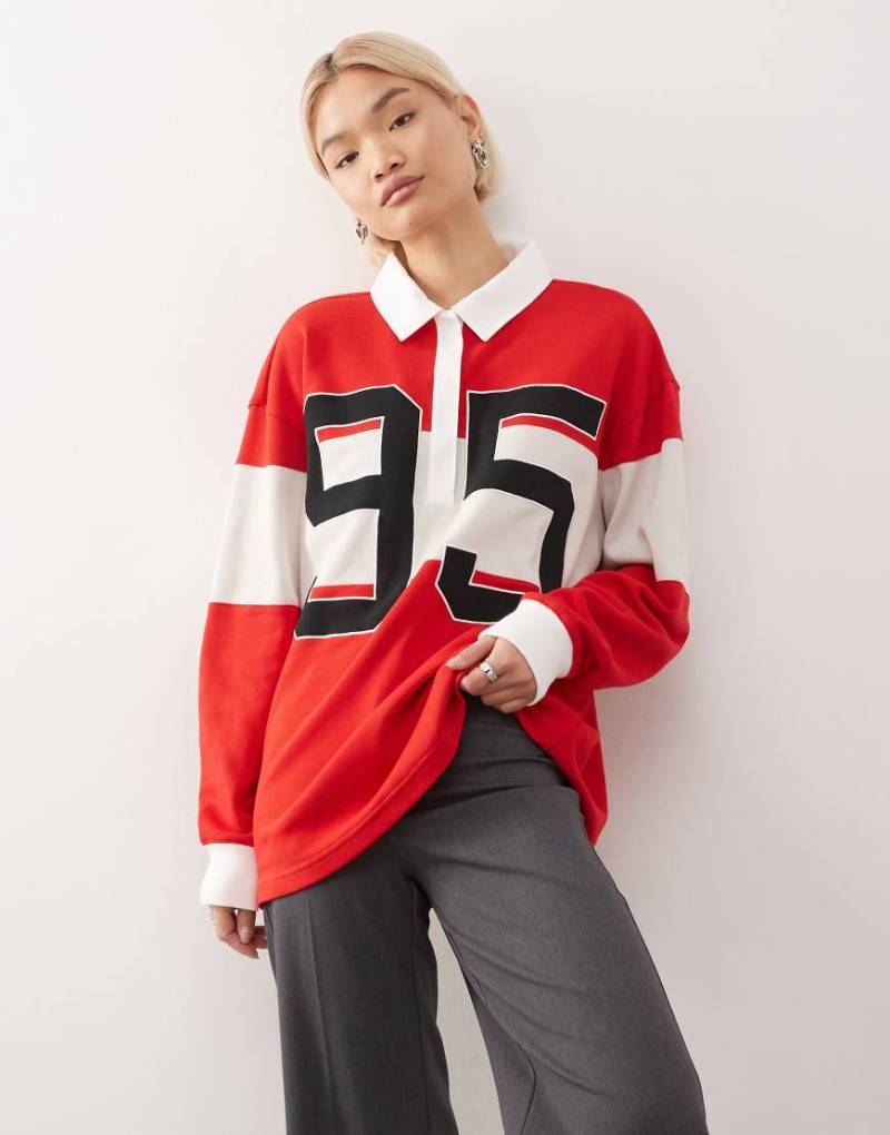 Nike - Langärmliges Polohemd in Rot und Creme mit Grafik von Nike