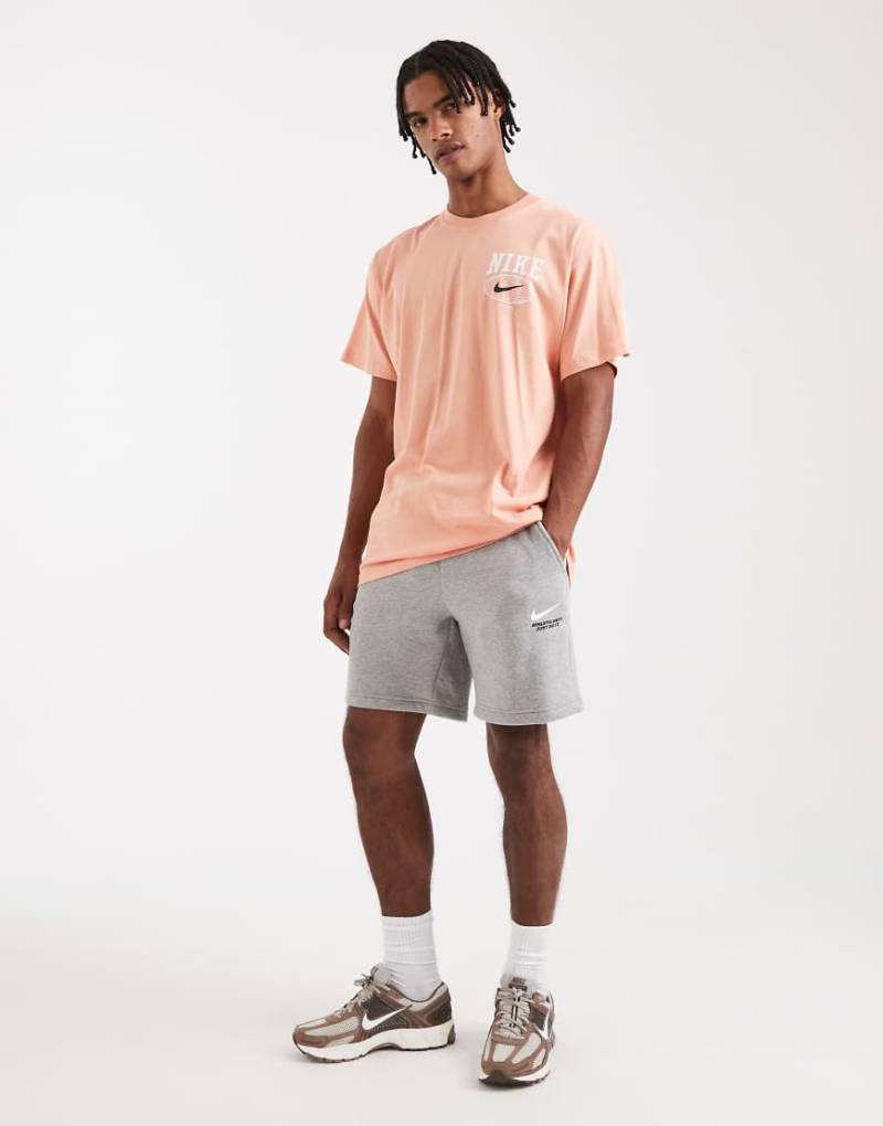 Nike - Line Art - Fleece-Shorts in Grau von Nike