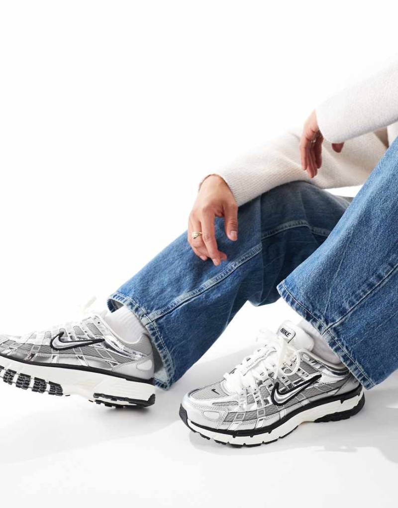 Nike - P-6000 - Unisex-Sneaker in Metallic-Silber von Nike
