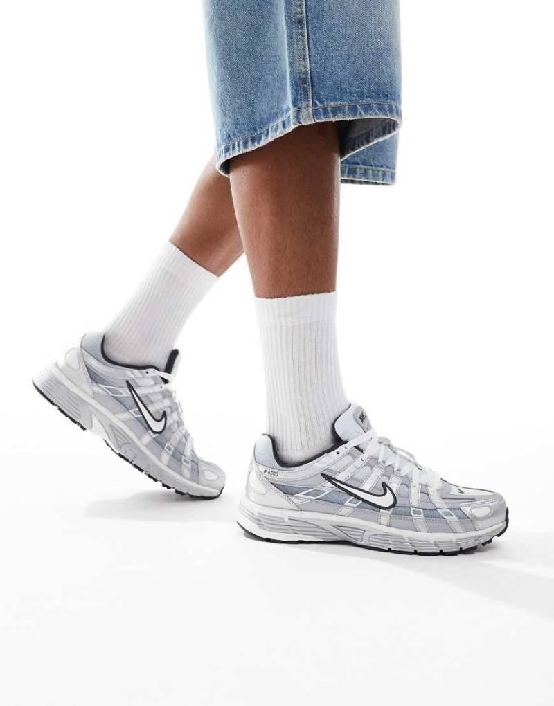 Nike - P-6000 - Unisex-Sneaker in Weiß und Silber von Nike