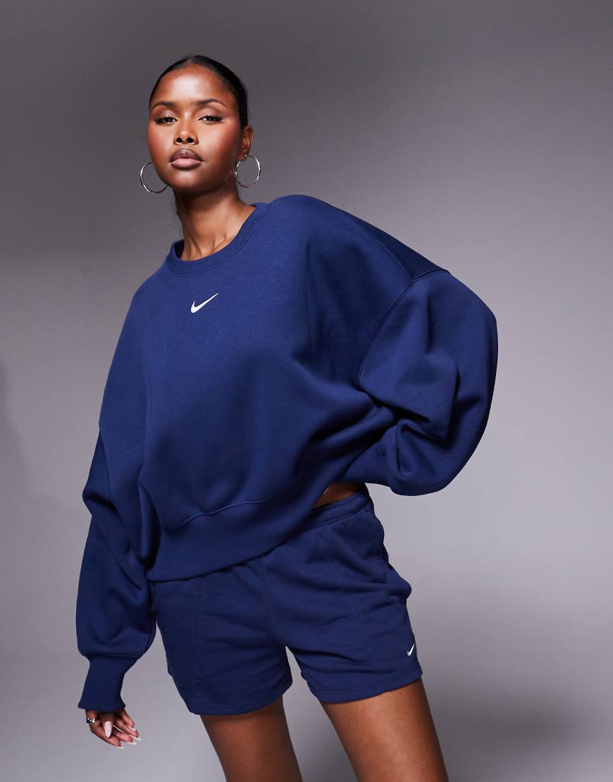 Nike - Phoenix Fleece - Sweatshirt in Marineblau mit extremer Oversize-Passform Nike - Phoenix Fleece - Sweatshirt in Marineblau mit extremer Oversize-Passform von Nike