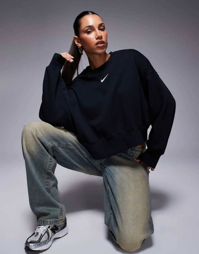 Nike - Phoenix Fleece - Sweatshirt in Schwarz mit extremer Oversize-Passform von Nike