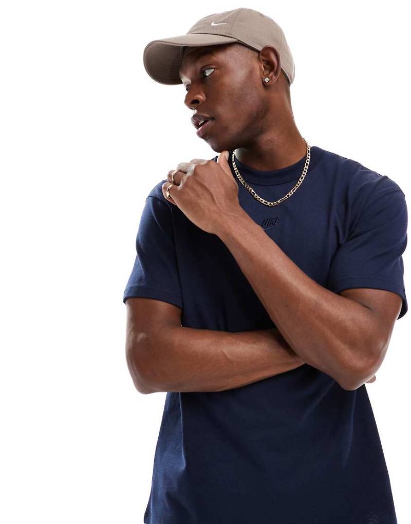 Nike - Premium Essentials - T-Shirt in Dunkelblau von Nike