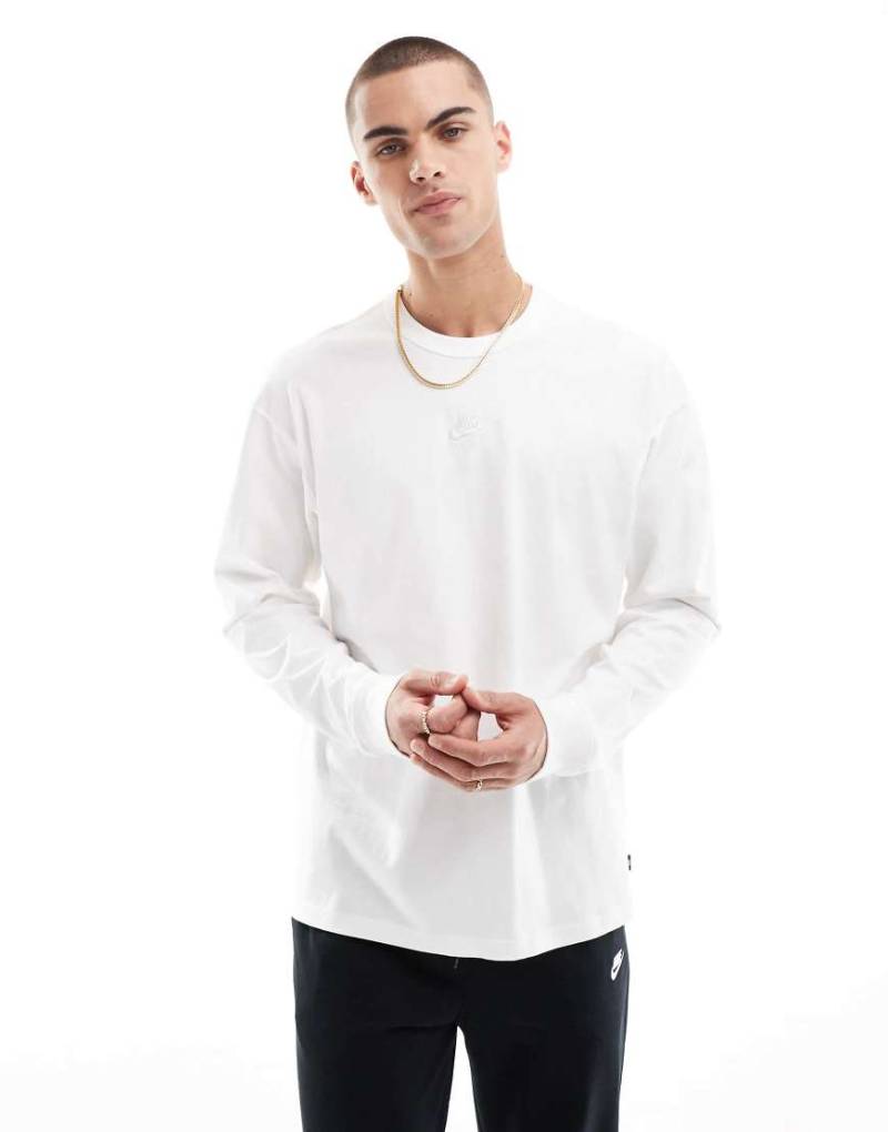 Nike - Premium Essentials - Langärmliges T-Shirt in Weiß von Nike