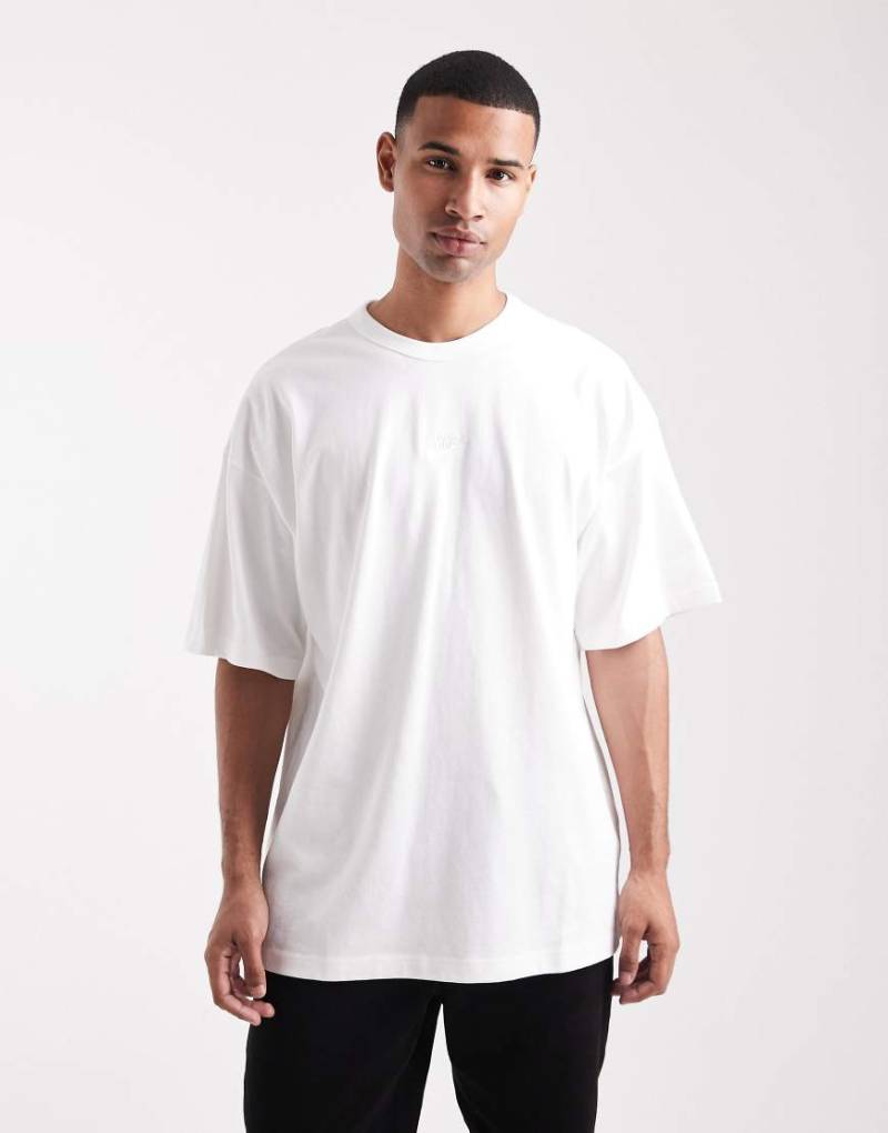 Nike - Premium Essentials - Oversize-T-Shirt aus schwerem Stoff in Weiß von Nike