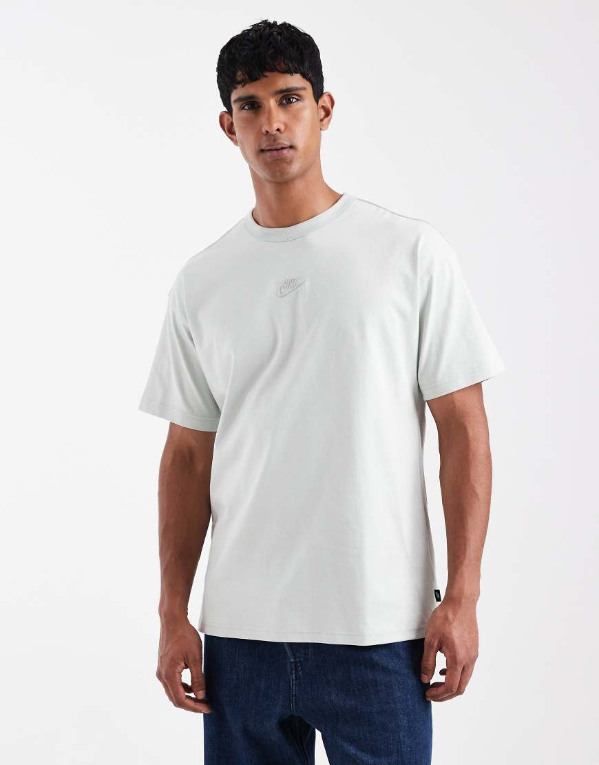 Nike - Premium Essentials - T-Shirt in Hellgrau von Nike