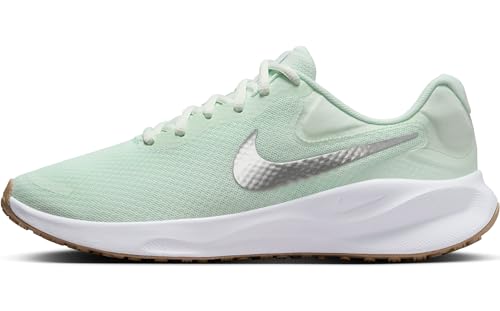 Nike Revolution 7 Straßenlaufschuh für Damen, Barely Green/Metallic Silver-White, FB2208-303, 41 EU (W 9.5 US) von Nike