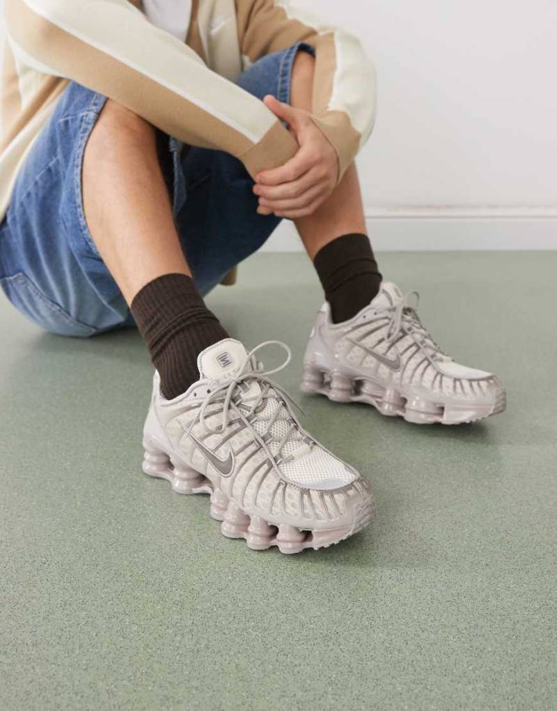 Nike - Shox TL - Sneaker in Beige-Braun von Nike