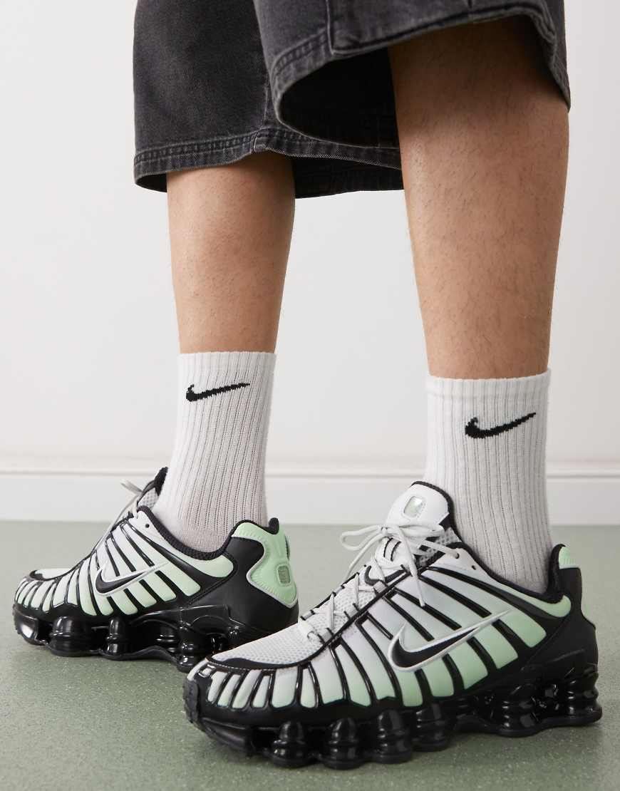 Nike - Shox TL - Sneaker in Grün und Schwarz Nike - Shox TL - Sneaker in Grün und Schwarz von Nike