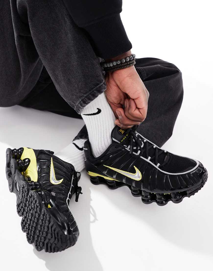 Nike - Shox TL - Sneaker in Schwarz und Gelb Nike - Shox TL - Sneaker in Schwarz und Gelb von Nike