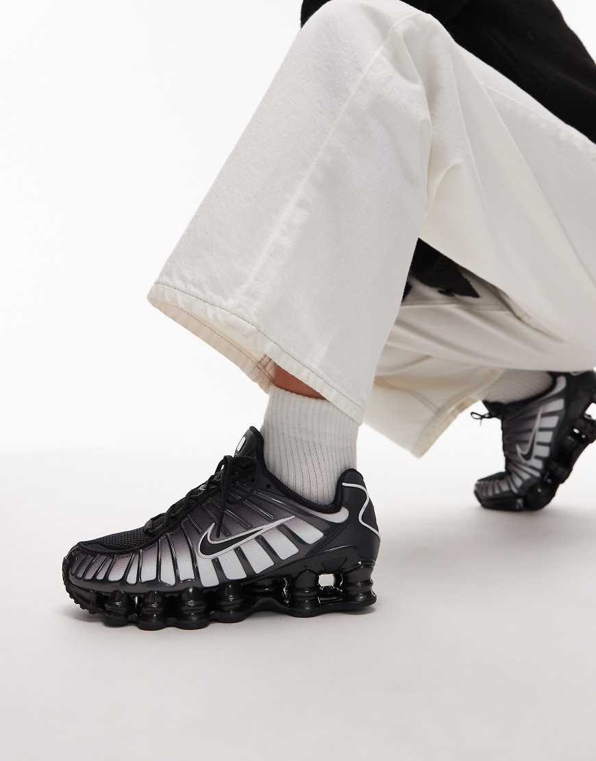 Nike - Shox TL - Sneaker in Schwarz und Weiß von Nike