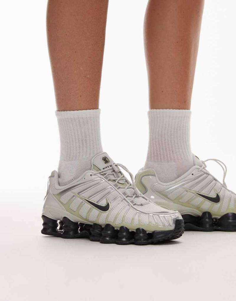 Nike - Shox TL - Unisex-Sneaker in Grün und Schwarz von Nike