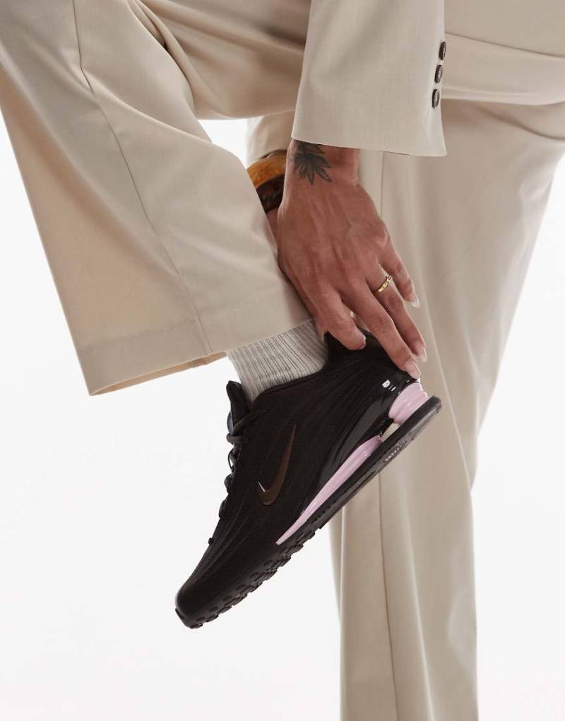 Nike - Shox Z - Sneaker in Braun und Rosa-Brown Nike - Shox Z - Sneaker in Braun und Rosa-Brown von Nike