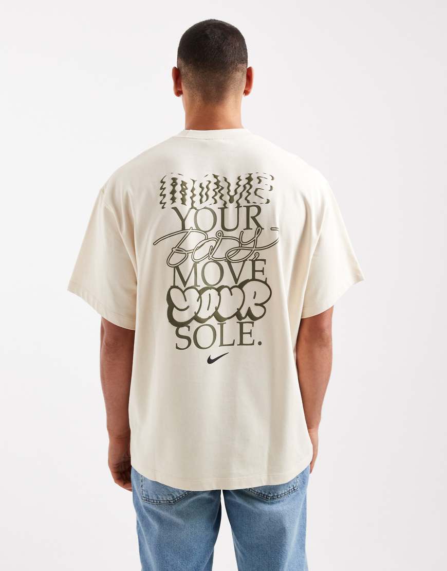 Nike - Solo - T-Shirt in Beige mit Swoosh-Logoprint-Neutral von Nike