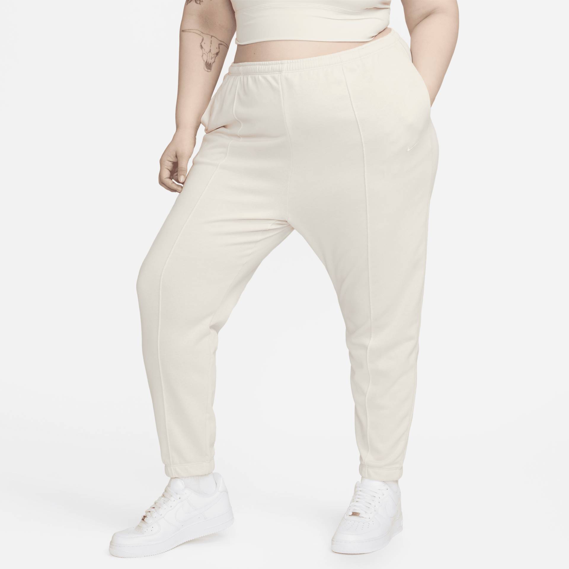 Nike Sportswear Chill Terry French-Terry-Trainingshose mit hohem Taillenbund und schmaler Passform für Damen (große Größen) - Braun von Nike