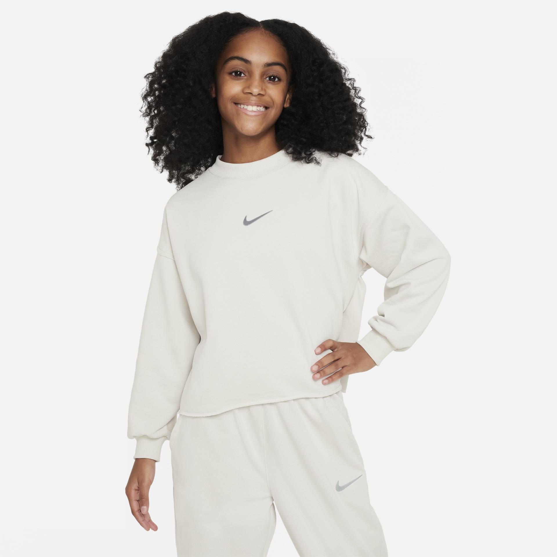 Nike Sportswear Dri-FIT-Sweatshirt mit Rundhalsausschnitt für ältere Kinder (Mädchen) - Grau von Nike