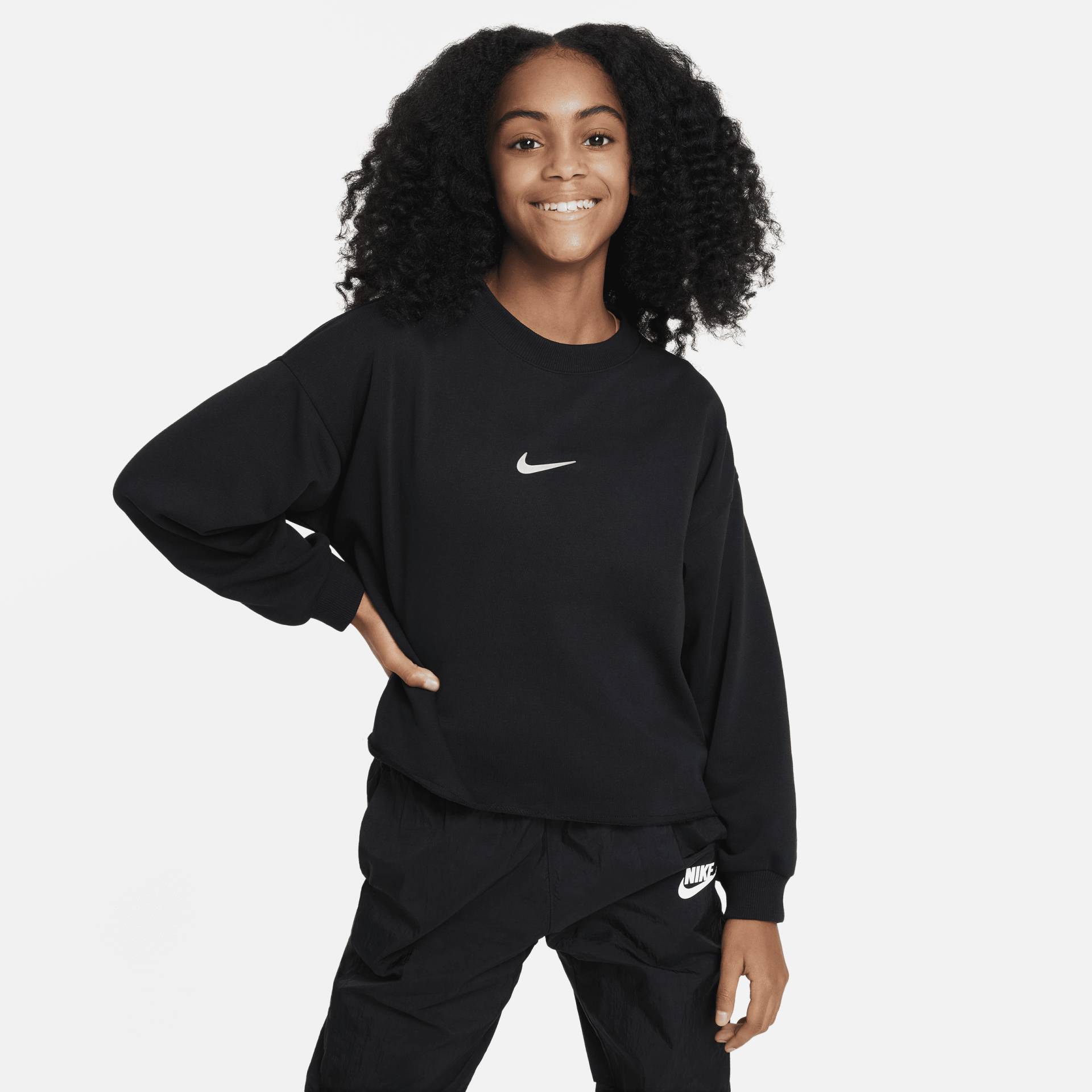 Nike Sportswear Dri-FIT-Sweatshirt mit Rundhalsausschnitt für ältere Kinder (Mädchen) - Schwarz von Nike