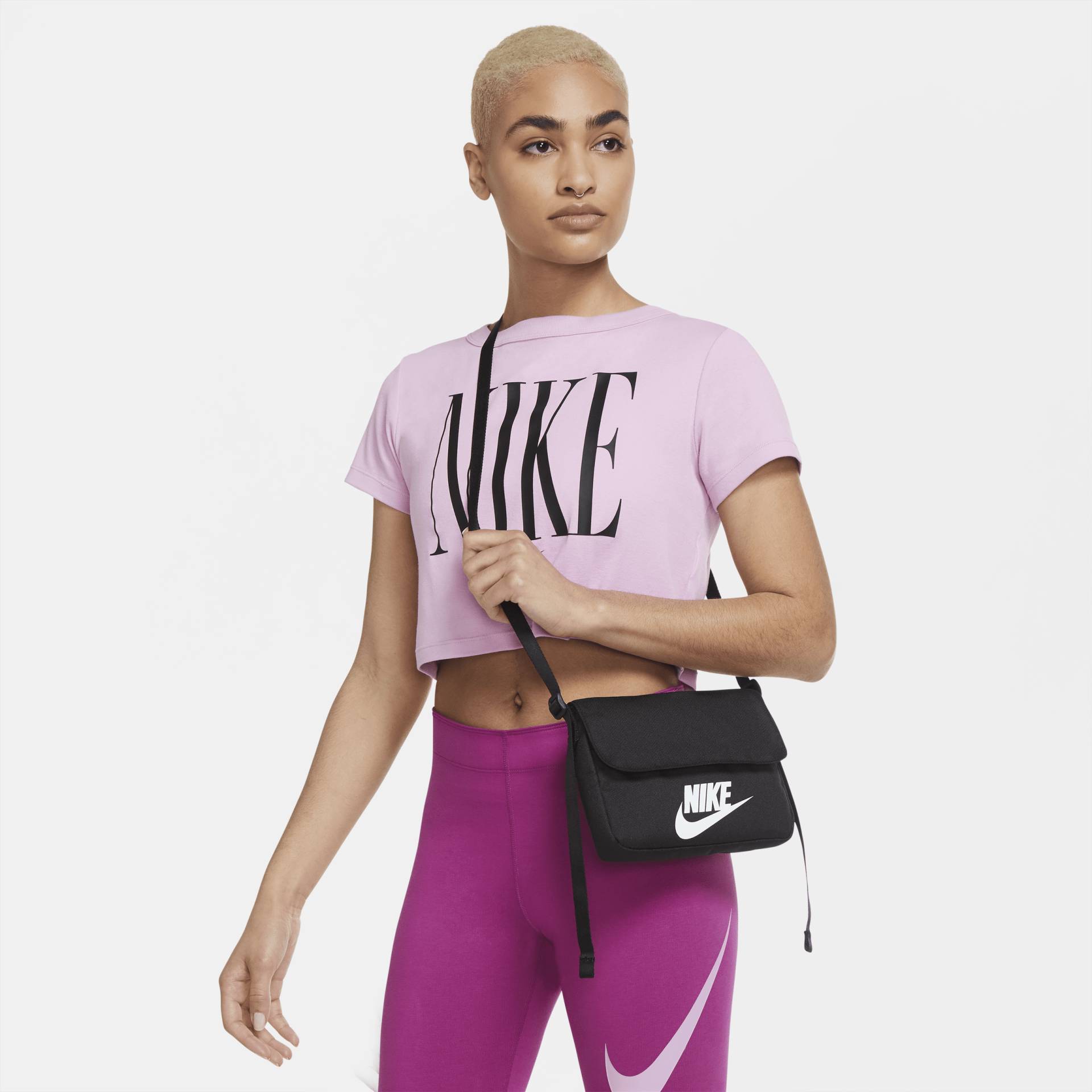 Nike Sportswear Futura 365 Crossbody-Tasche für Damen (3 l) - Schwarz von Nike