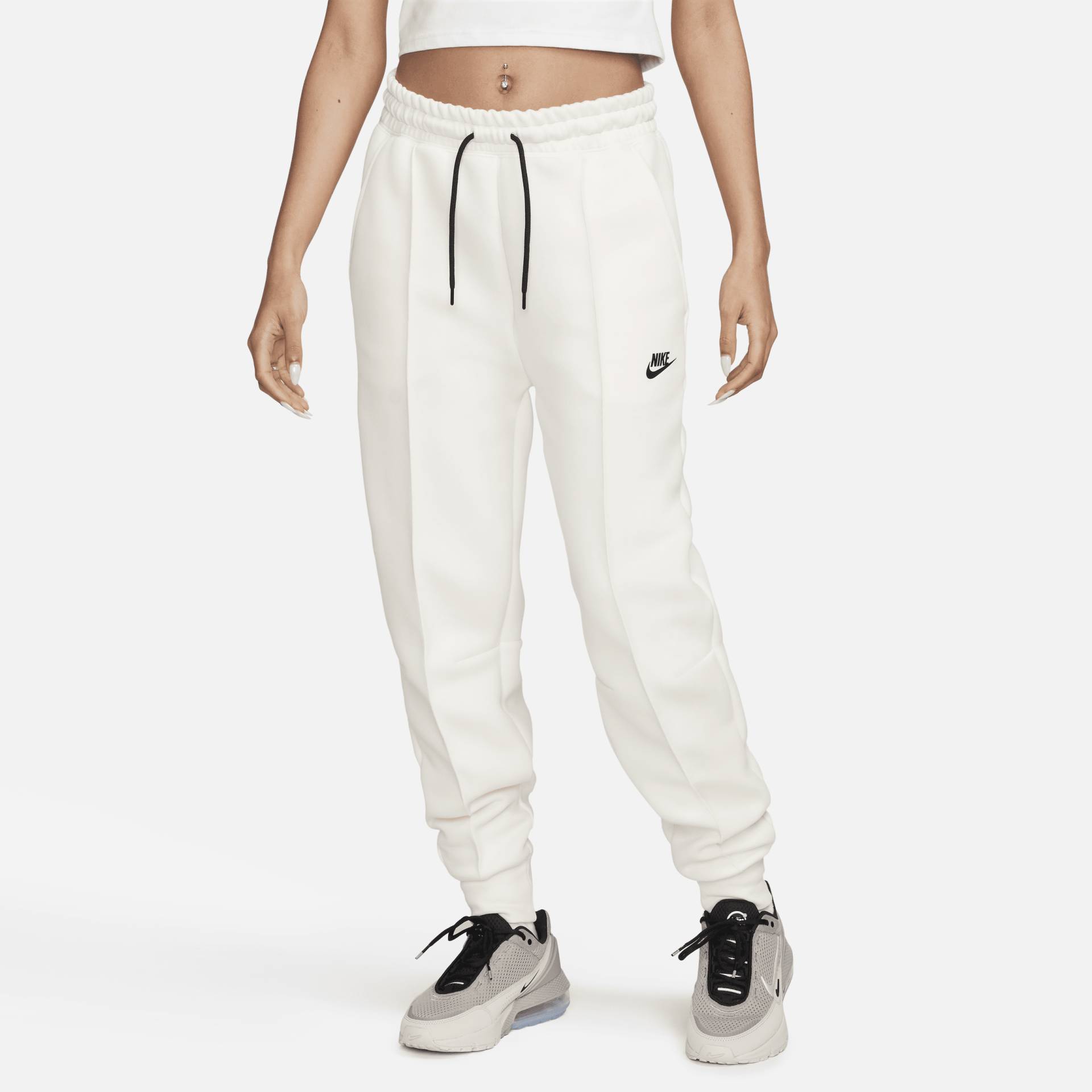 Nike Sportswear Tech Fleece Jogginghose mit mittelhohem Bund für Damen - Braun von Nike
