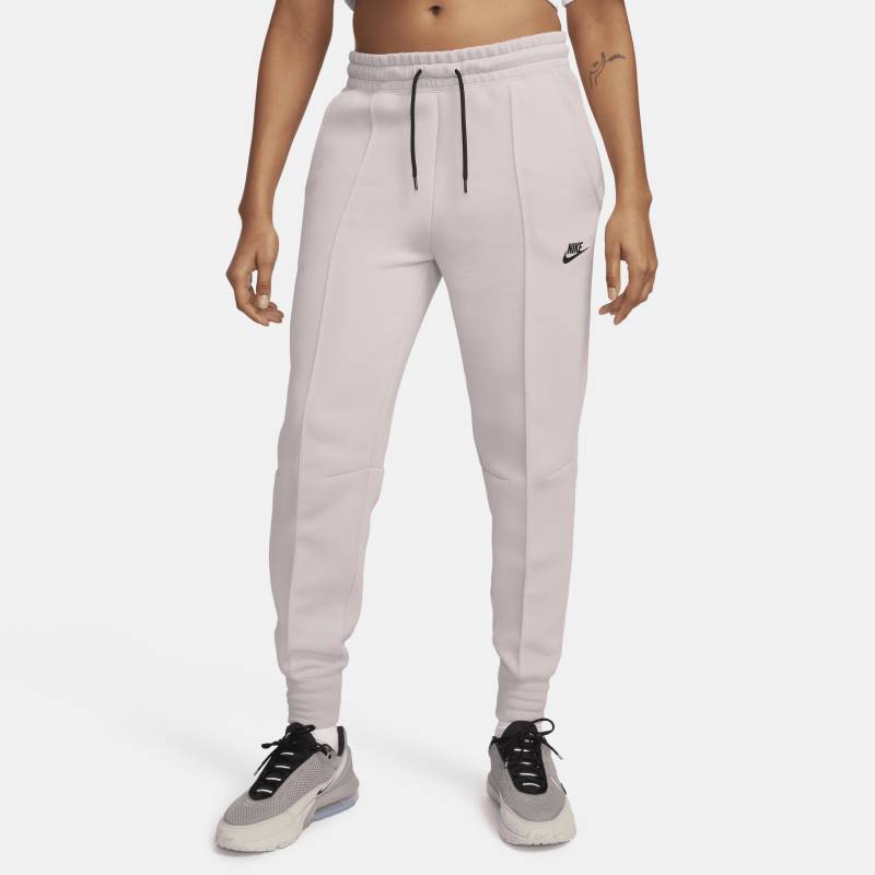Nike Sportswear Tech Fleece Jogginghose mit mittelhohem Bund für Damen - Lila von Nike