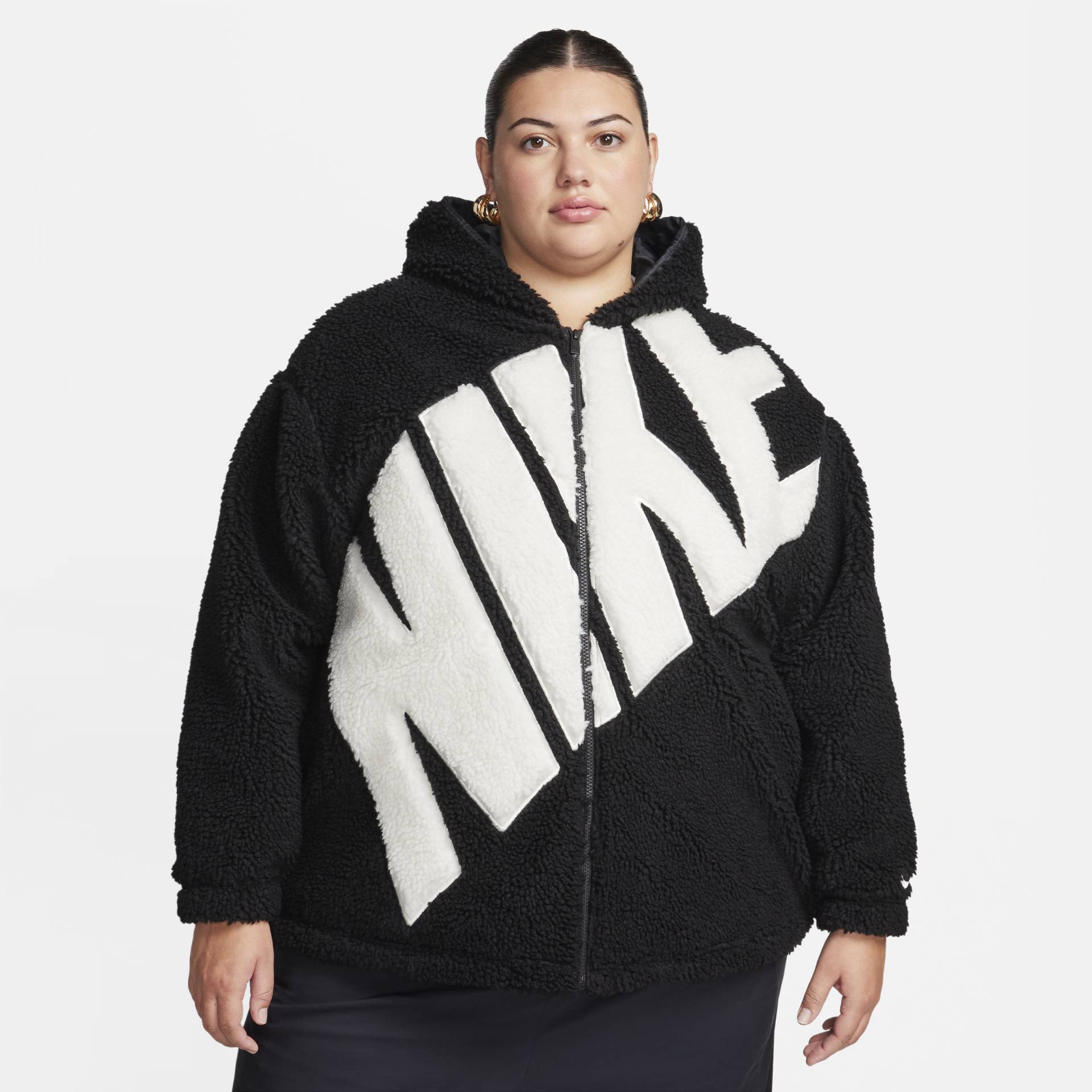 Nike Sportswear hochflorige Fleecejacke mit Logo für Damen (große Größen) - Schwarz von Nike