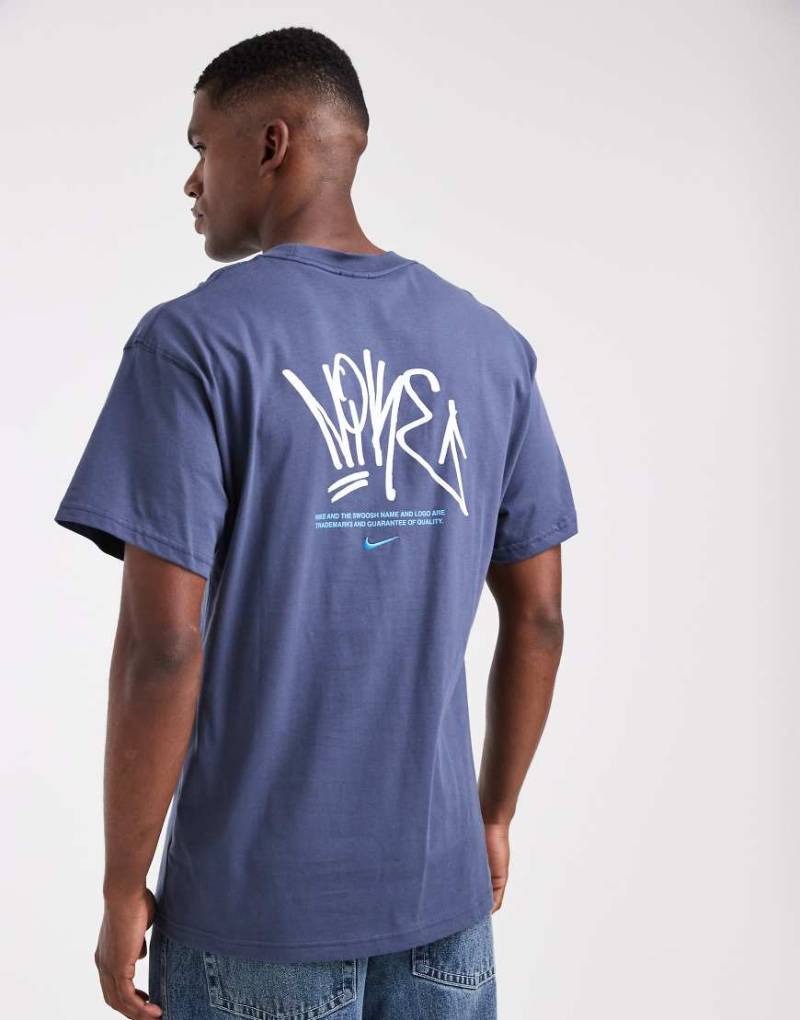 Nike Street - T-Shirt in Marineblau mit Grafik von Nike