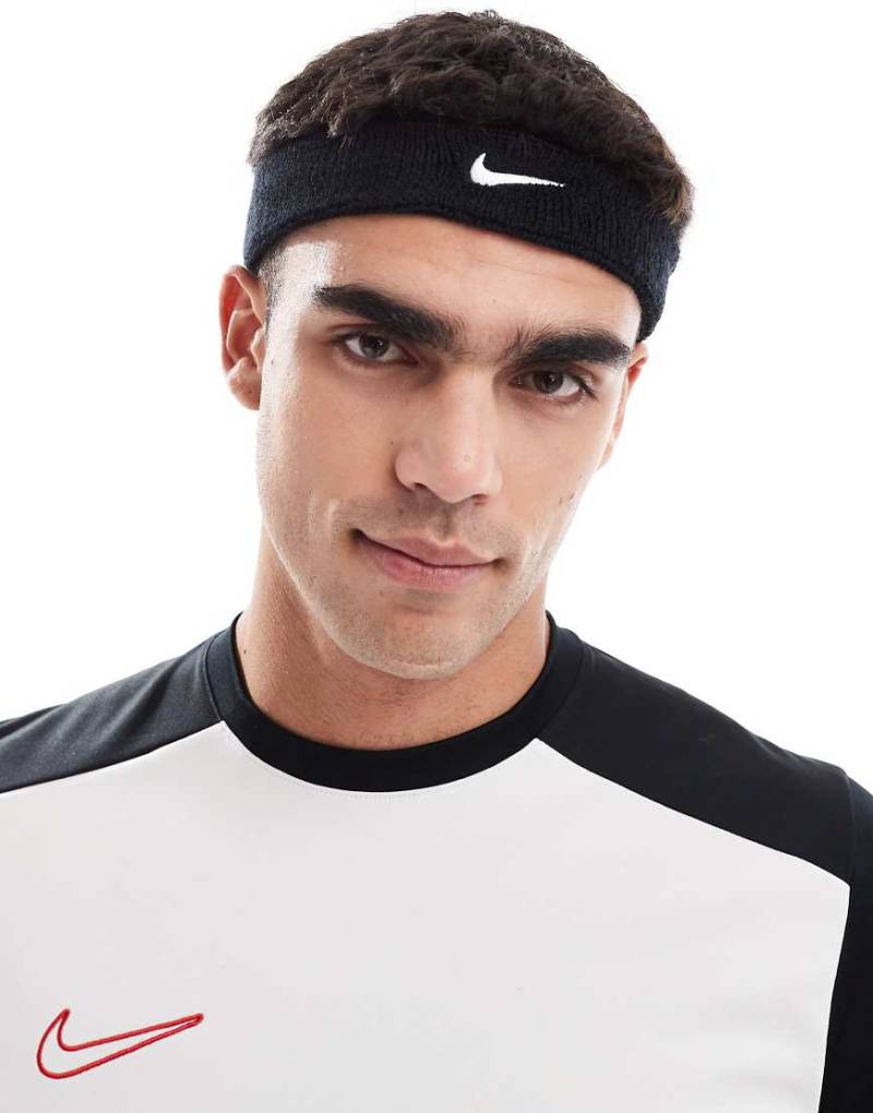 Nike - Swoosh Classic - Stirnband in Schwarz von Nike