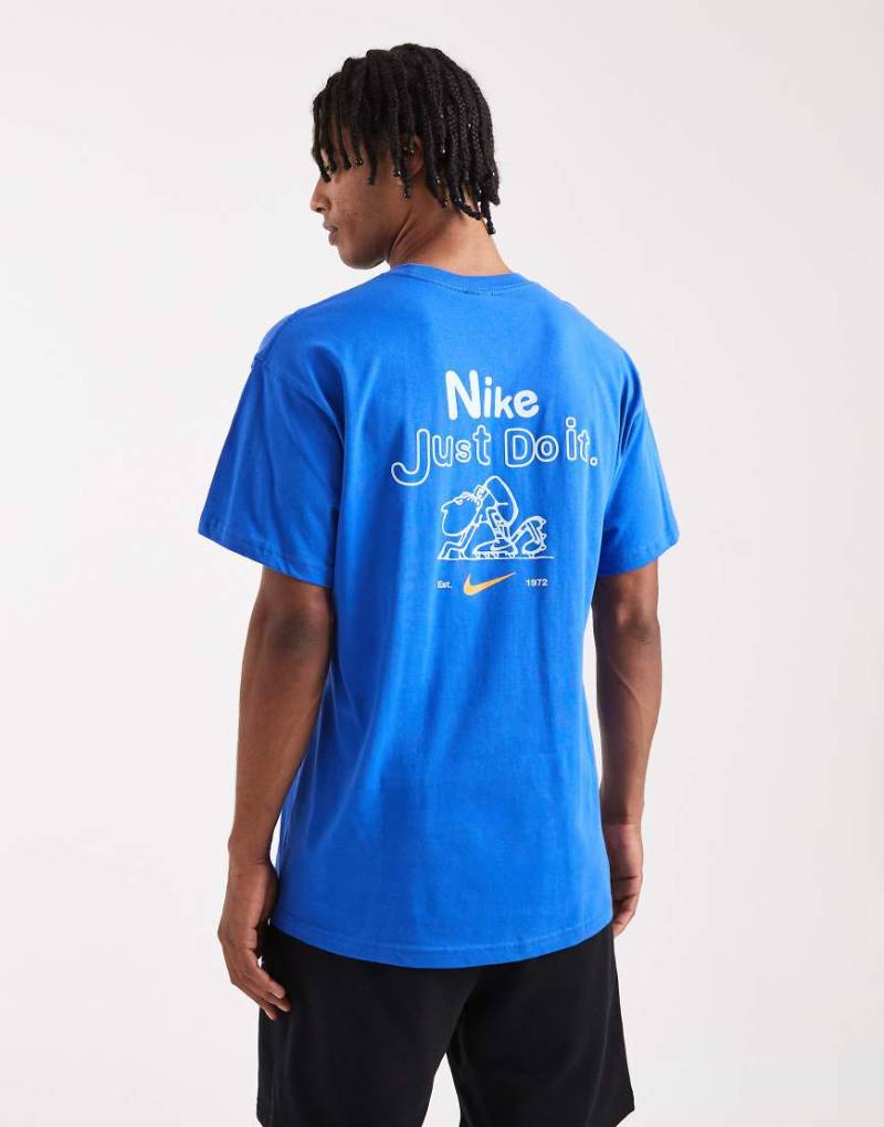 Nike - T-Shirt in Blau mit Linien-Grafik von Nike