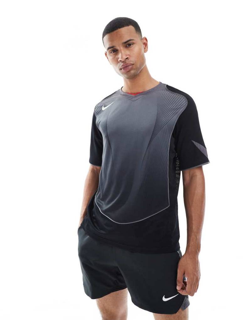 Nike - T90 Dri-FIT - T-Shirt in Schwarz von Nike