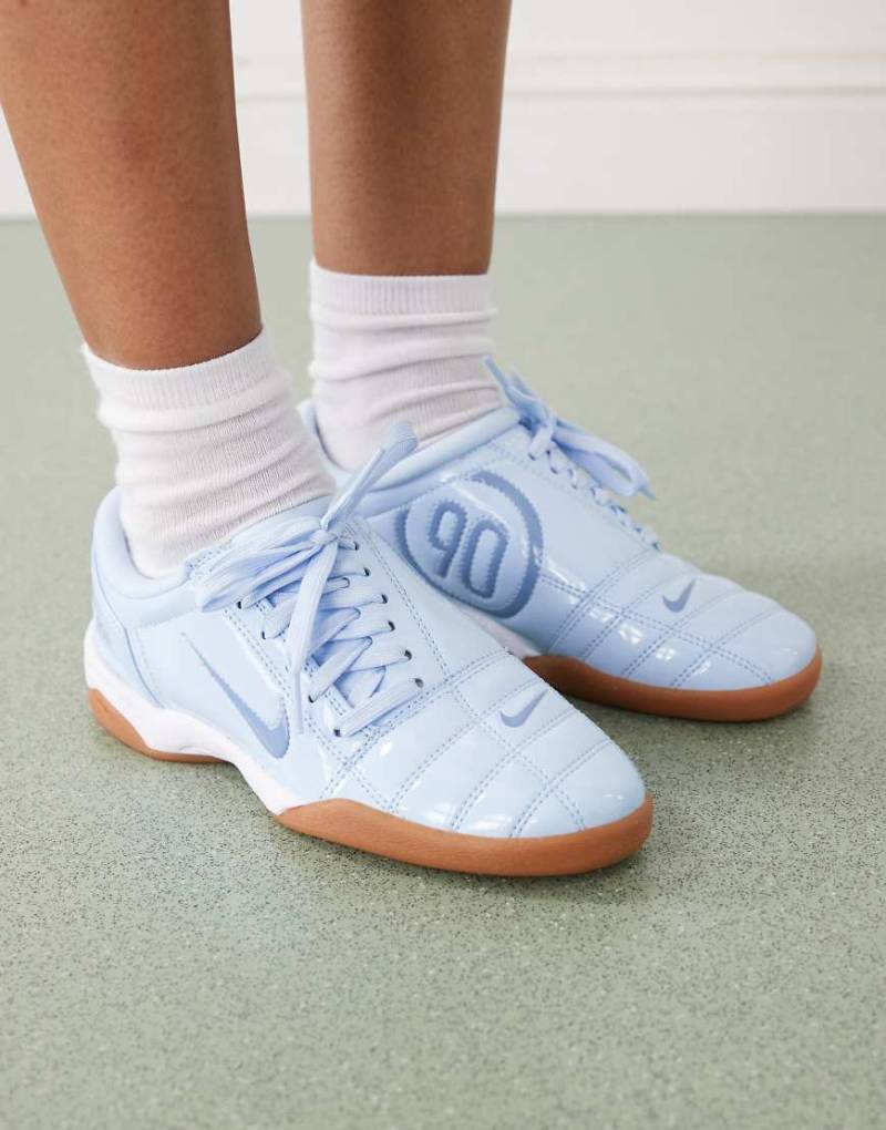 Nike - T90 - Lack-Sneaker in Hellblau von Nike