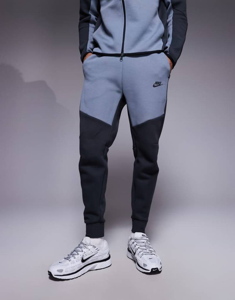 Nike - Tech - Graue Fleece-Jogginghose von Nike