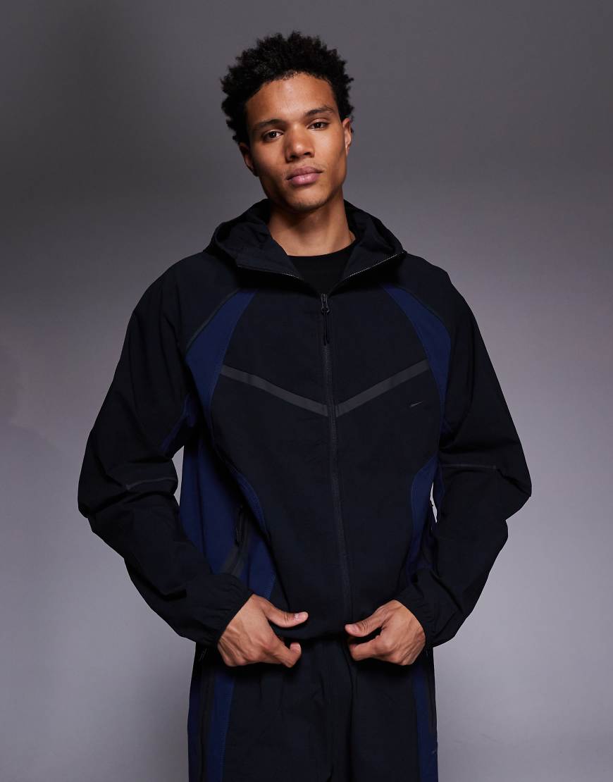 Nike - Tech Woven - Oversize-Kapuzenjacke in Schwarz und Blau mit Reißverschluss von Nike