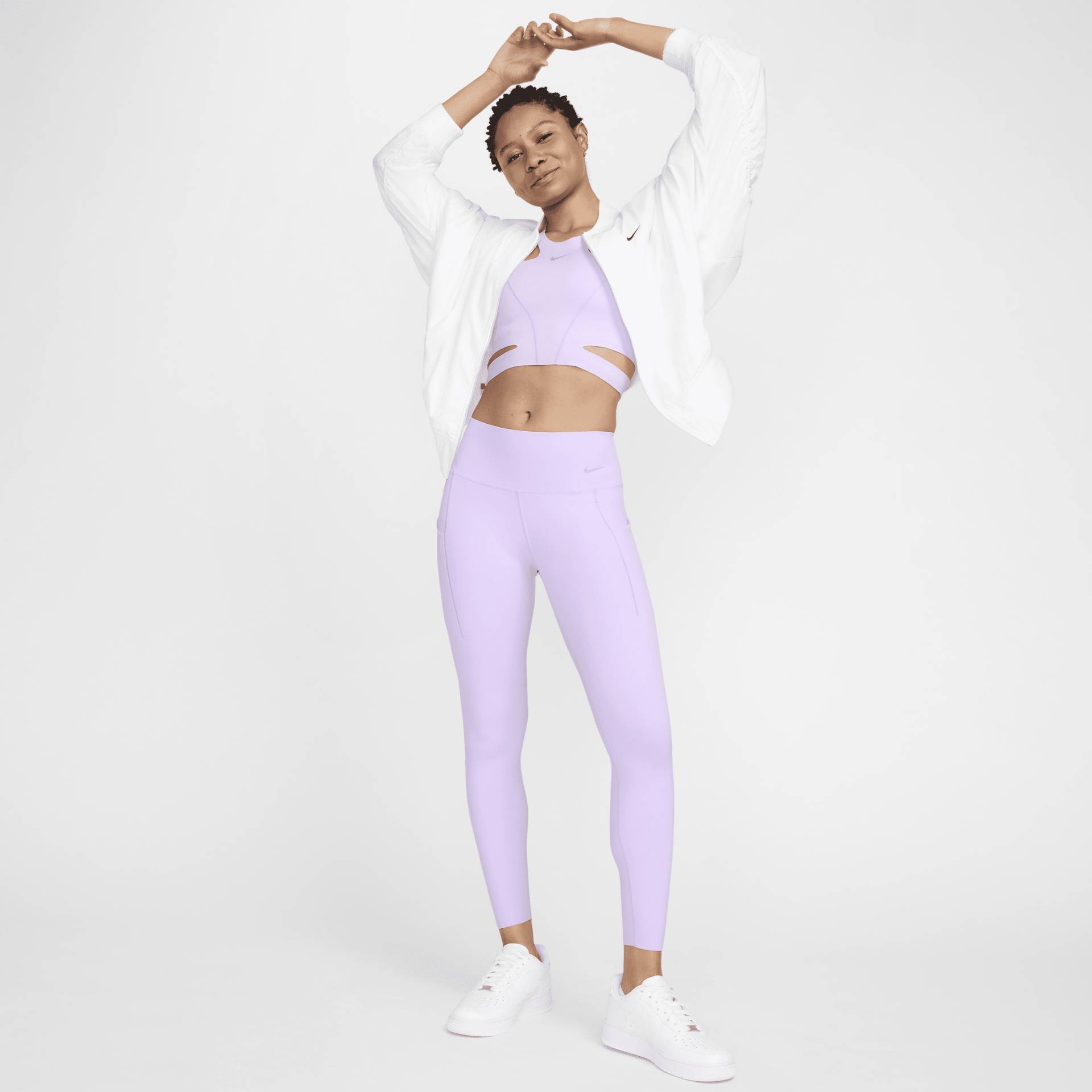 Nike Universa 7/8-Leggings mit mittlerem Halt, mittelhohem Bund und Taschen für Damen - Lila von Nike