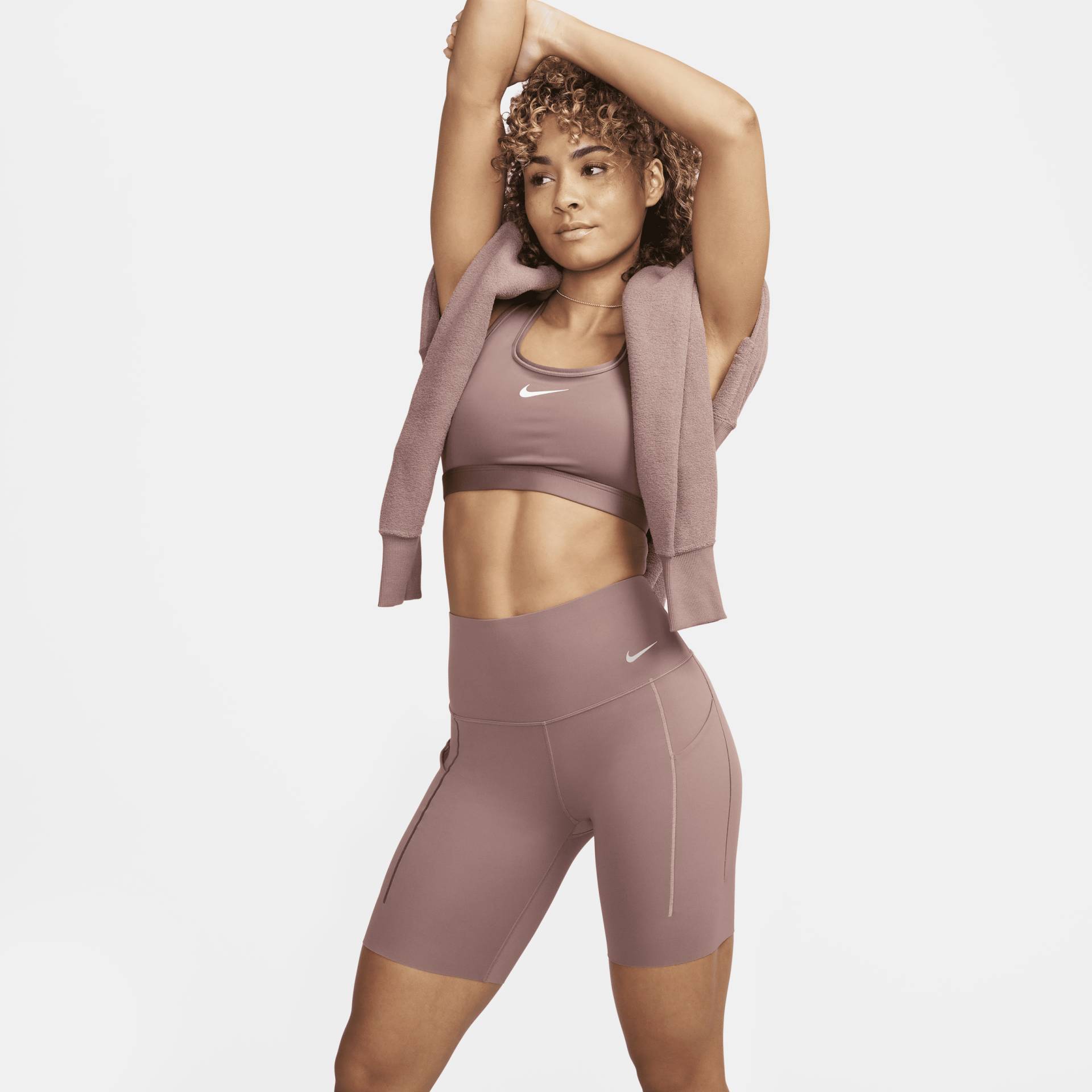 Nike Universa Bike-Shorts mit Taschen, mittlerem Halt und hohem Bund für Damen (ca. 20,5 cm) - Lila von Nike